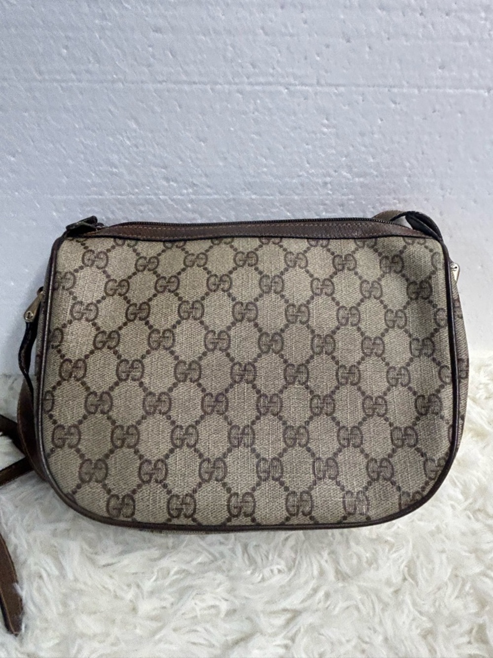 Gucci Brown GG Canvas Crossbody with Signature Green-Red Web. Authentic - Picture 6 of 16